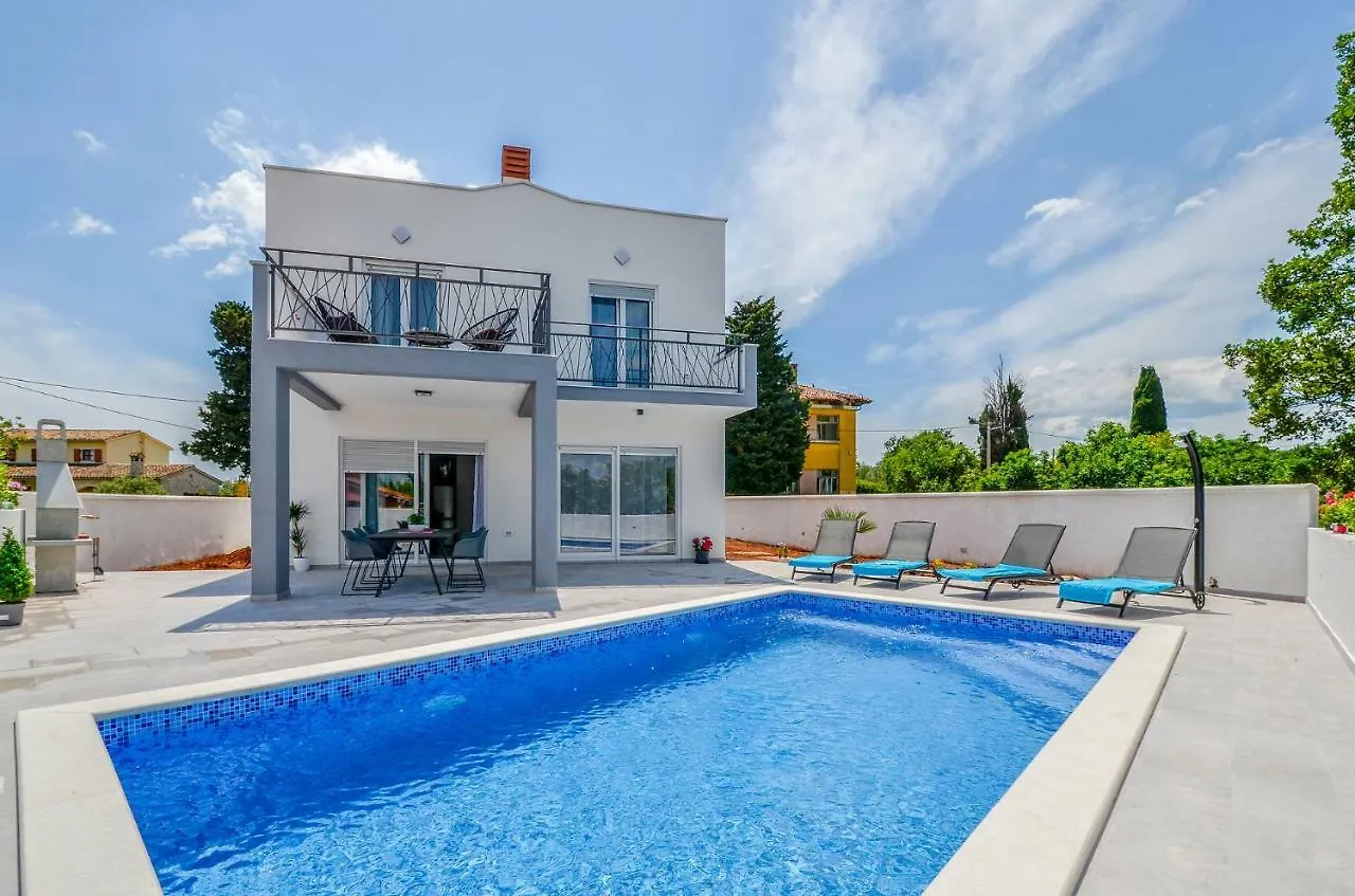 Villa Natali With Pool Kavran