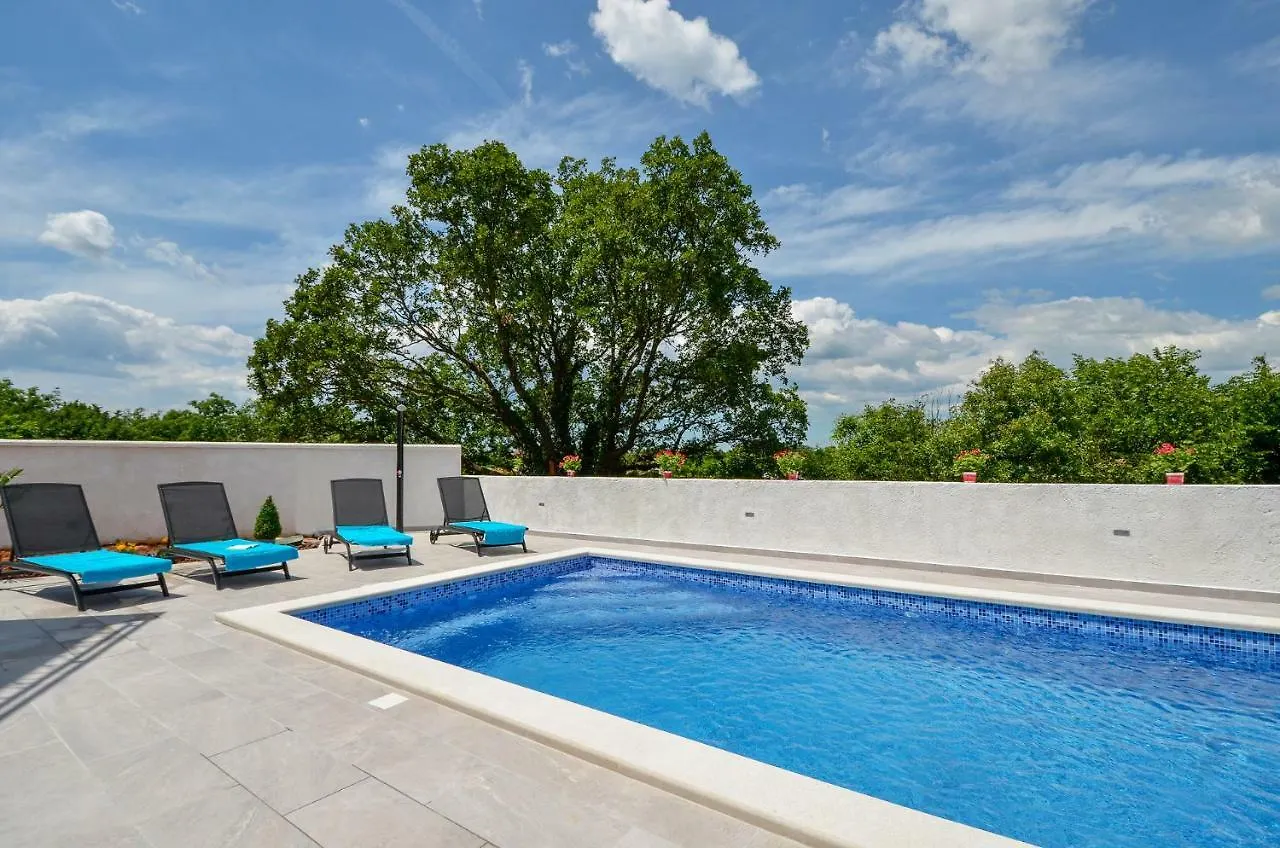Villa Natali With Pool Kavran