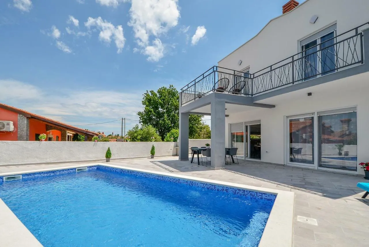 Villa Natali With Pool Kavran