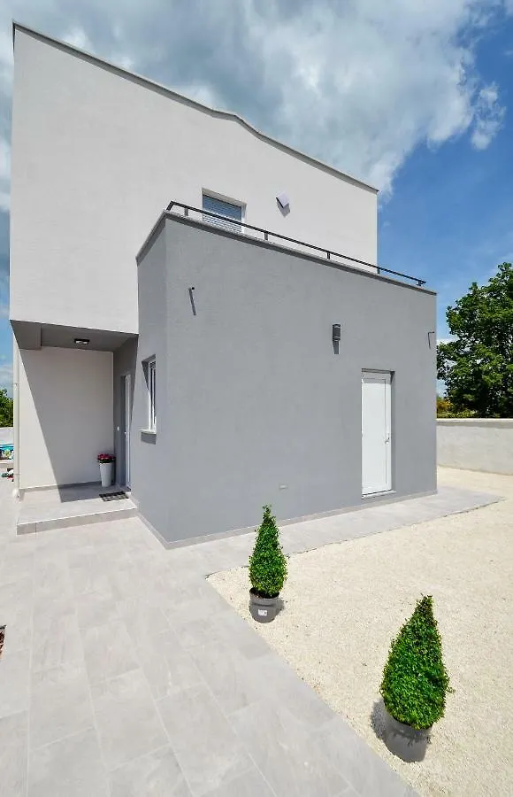 Villa Natali With Pool Kavran